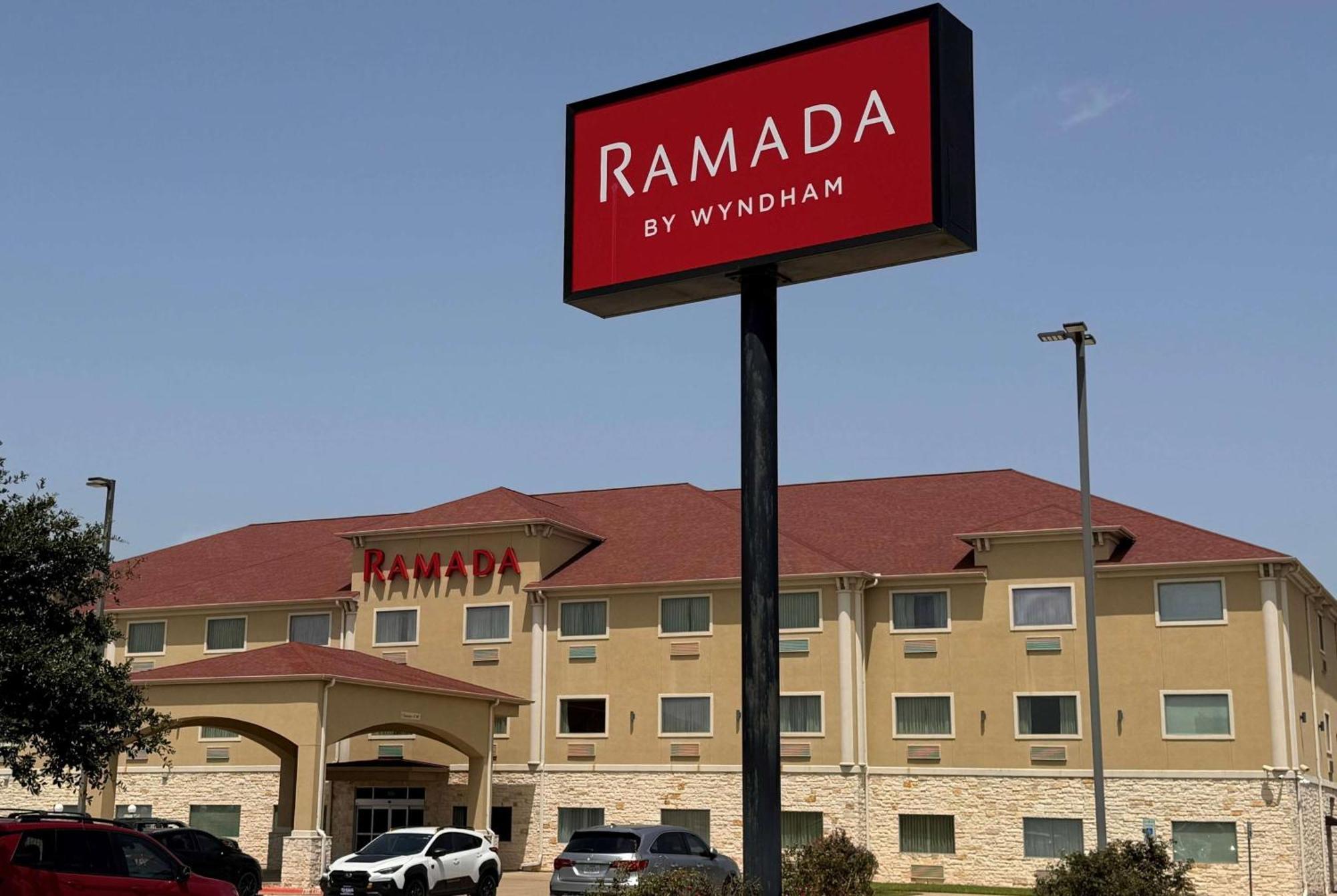 Ramada By Wyndham College Station Hotel Ngoại thất bức ảnh